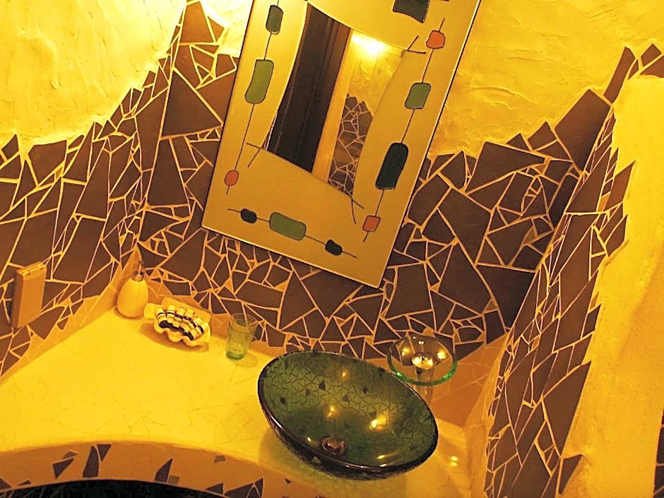 Taketomijima Akaneya