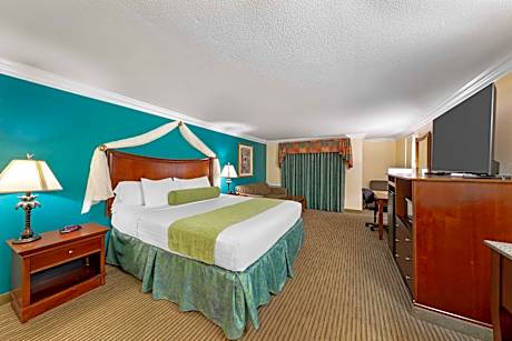 1 King Bed NSMK Balcony Microwave Fridge Pillowtop Bed Internet Continental Breakfast