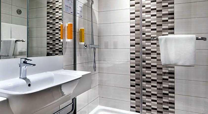 Premier Inn Dubai Ibn Battuta Mall