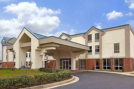 Days Inn & Suites by Wyndham Ridgeland