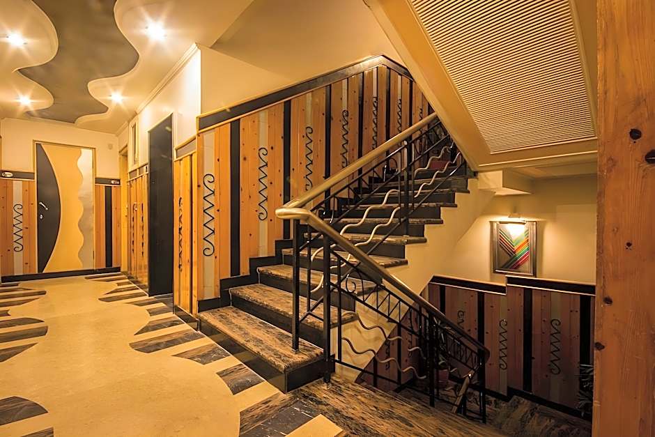 The Suncourt Hotel Yatri