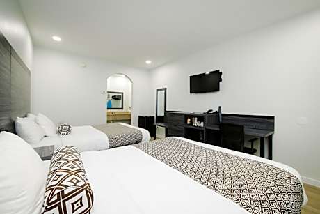 Queen Room with Two Queen Beds - Smoking