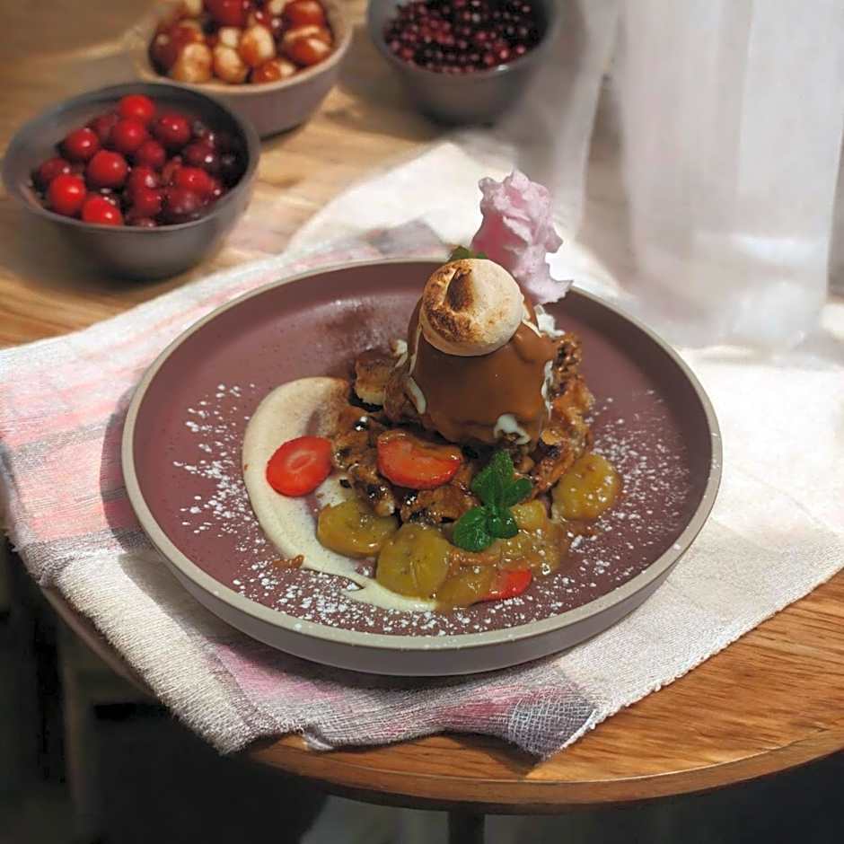 Centennial Inn on Bathurst