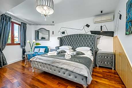 Comfort Room - City View