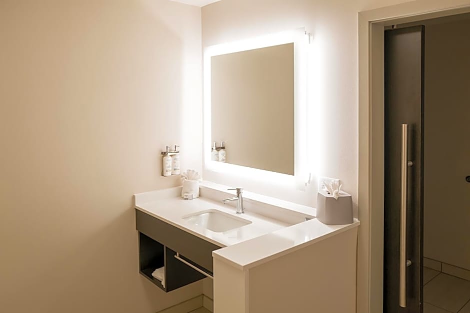 Holiday Inn Express & Suites Franklin - Berry Farms By IHG