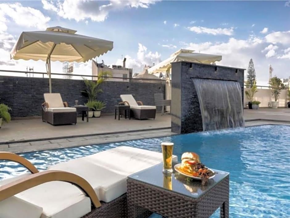 The Grand Magrath Hotel