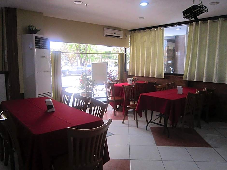 Plaza Maria Luisa Suites Inn