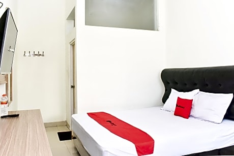 RedDoorz near Alun Alun Wonosobo