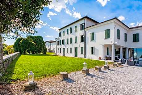 Hotel Villa Policreti