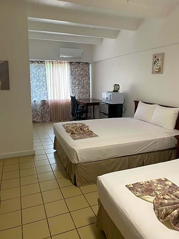 Pineapple Court Hotel