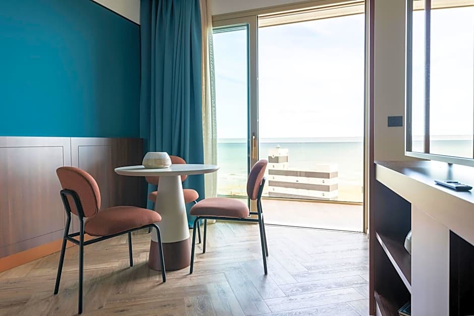 Visionair Suites & SPA-Room Only e Honesty Bar