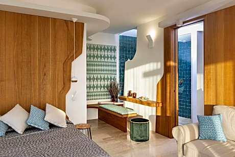 Queen Suite with Sea View