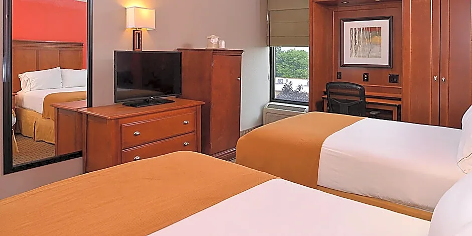 Holiday Inn Express Crestwood By IHG