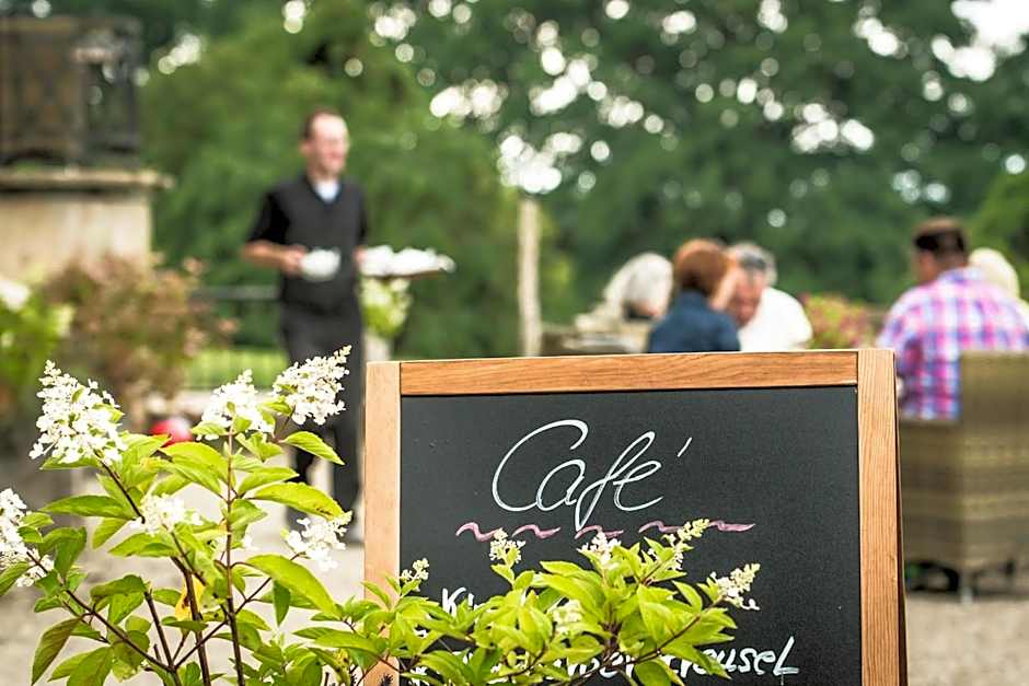 Schloss Kaarz mit Park