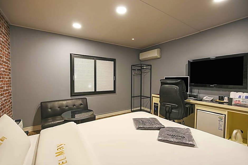 Gunsan Hotel May