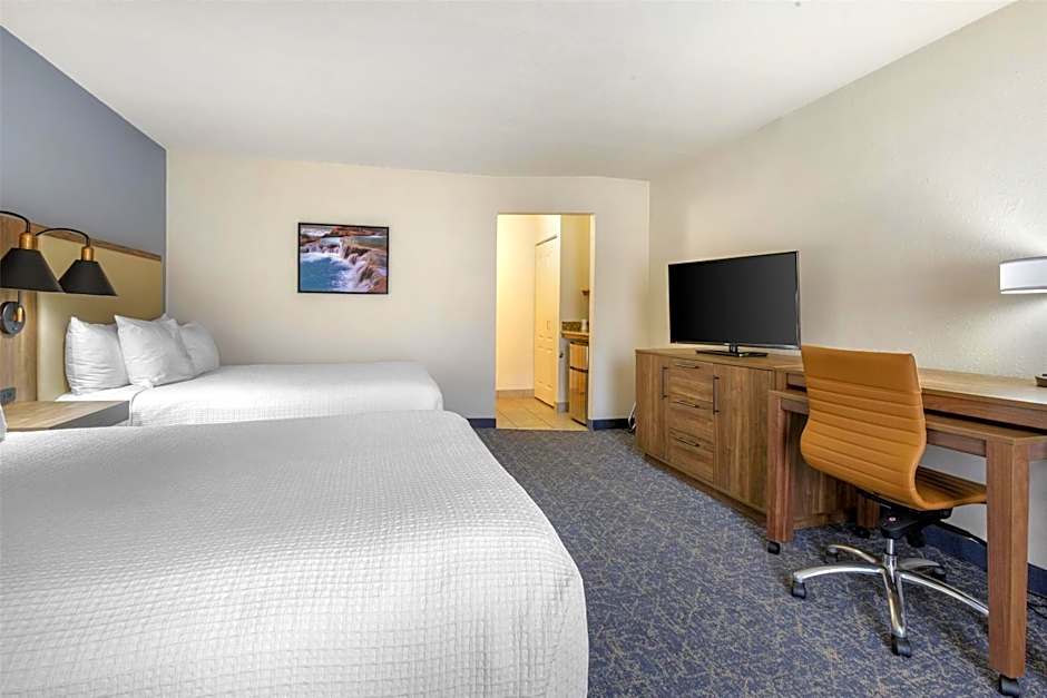 Best Western Plus A Wayfarer's Inn & Suites