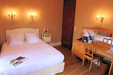 Standard Queen Room - Non-Smoking