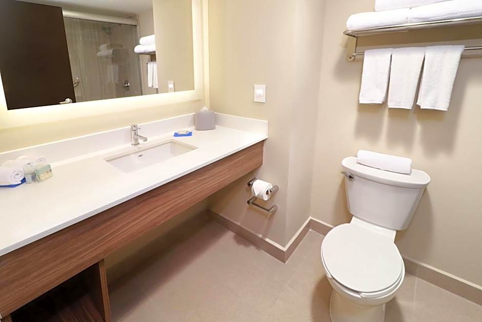 Holiday Inn Express & Suites Guadalajara Aeropuerto By IHG