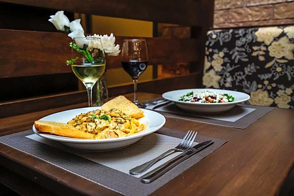 Monte Carlo Inns Airport Suites