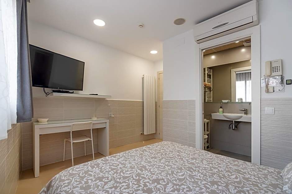Hostal House