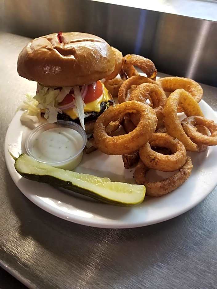 O'Cairns Inn and Suites