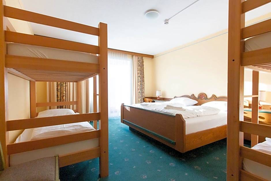 Mountain Hotel & Hostel