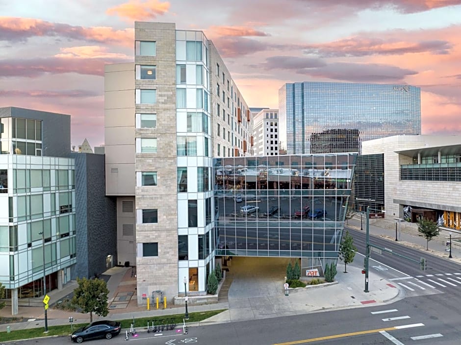 The Art Hotel Denver, Curio Collection by Hilton