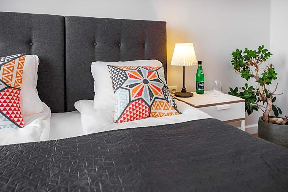 Six Suites, Old Town