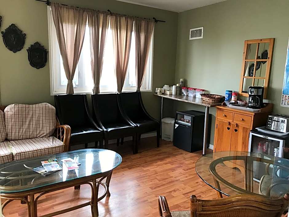 Cardinal Court Motel