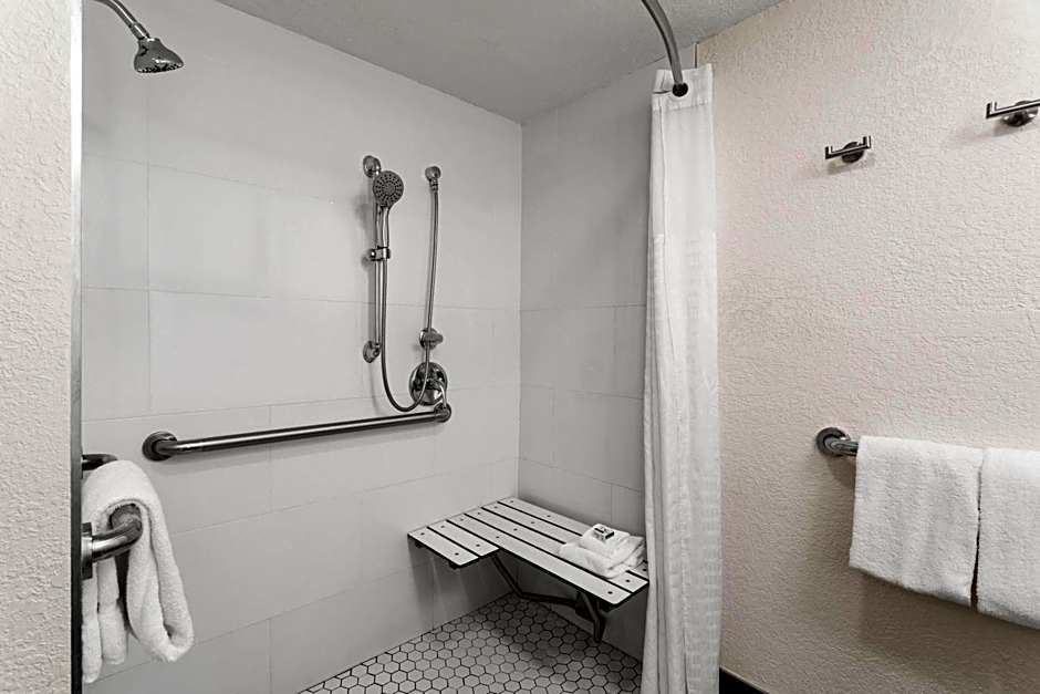 La Quinta Inn & Suites by Wyndham Fort Lauderdale Cypress Creek