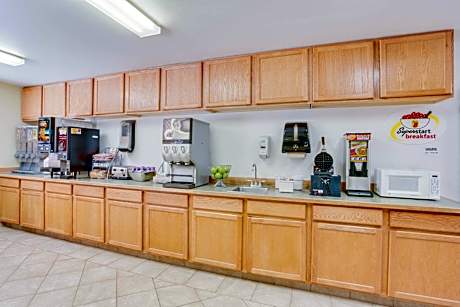 Super 8 by Wyndham Cooke City Yellowstone Park 