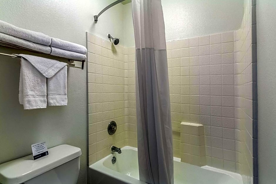 Quality Inn Fresno Near University