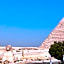 The Gate Hotel Front Pyramids & Sphinx View