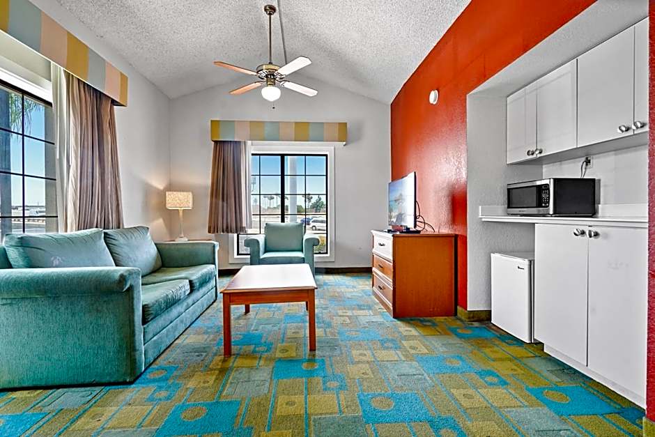 La Quinta Inn by Wyndham Costa Mesa / Newport Beach