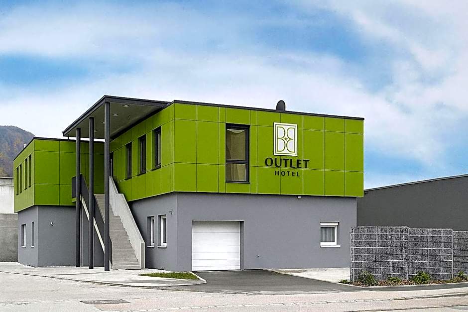 B&B Outlet Hotel - Metzingen - Bad Urach - Free Parking