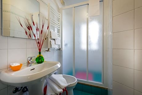 Quadruple Room with Private External Bathroom