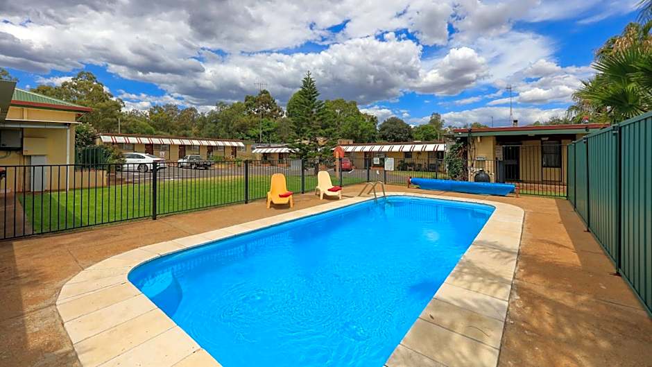 Golden Peak Motel PeakHill