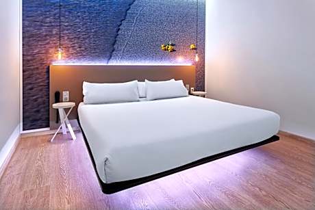 Family Suite (2 Adults + 2 Children)