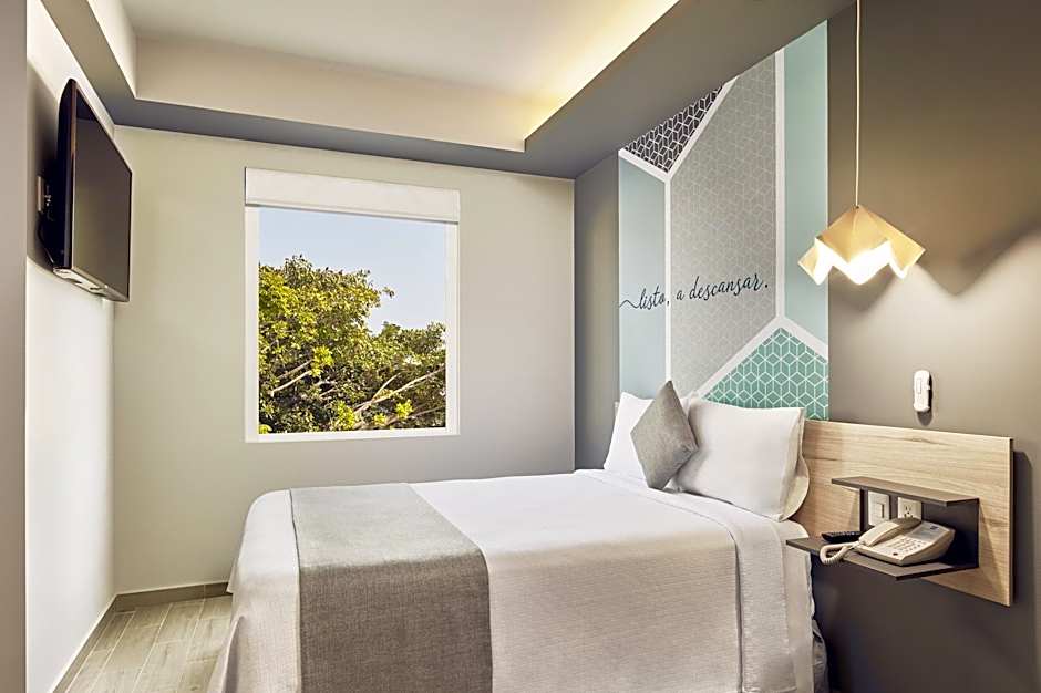 Photo 1 of 16 of Superior 1 Queen Bed