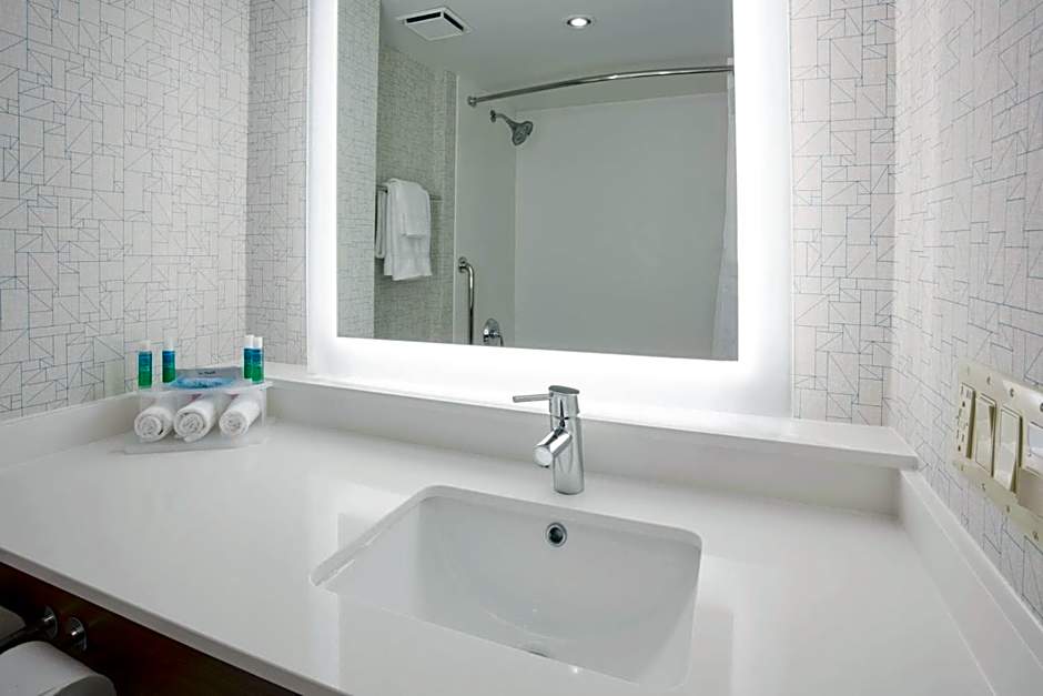 Holiday Inn Express Roseville-St. Paul By IHG