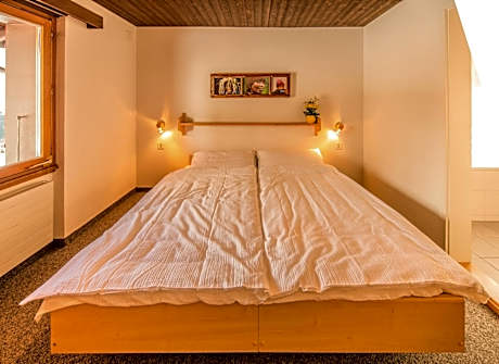 Twin Room with Private Bathroom