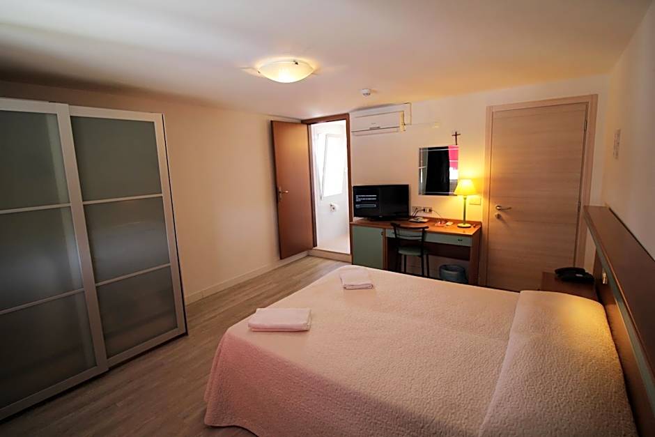 Foto 1 daripada 10 — 1 Double Bed or 2 Beds