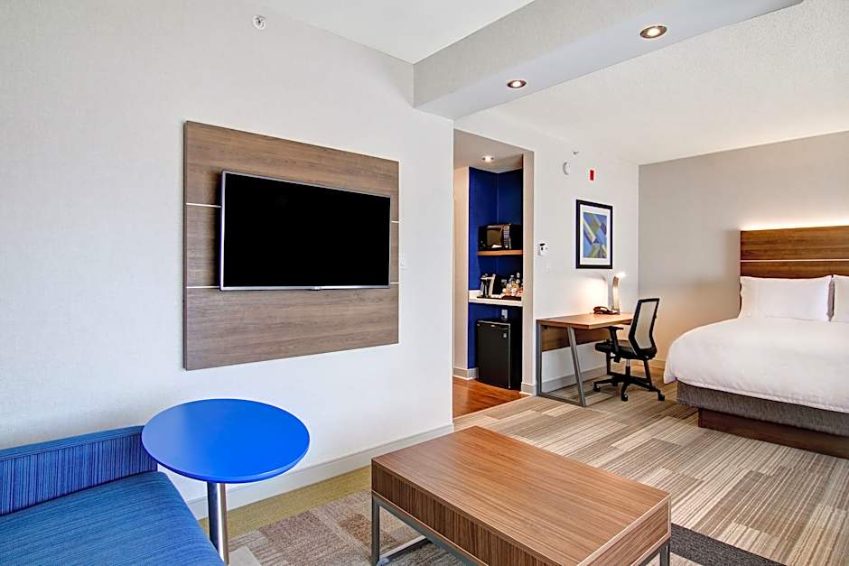 Photo 1 of 8 of 2 Queen Beds with Sofabed Suite
