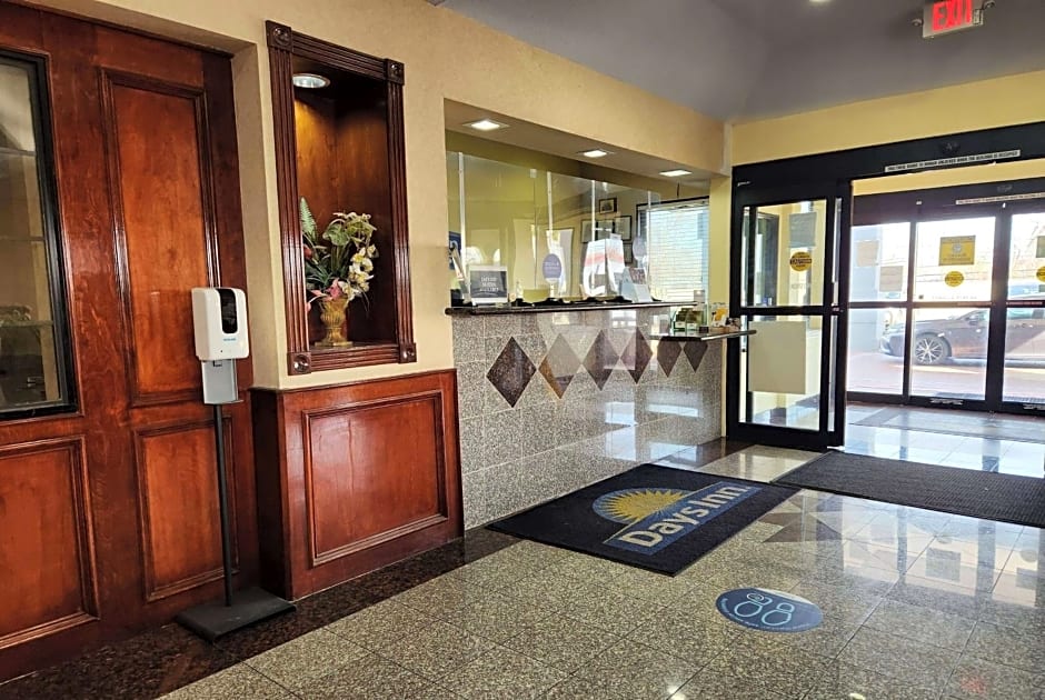 Days Inn & Suites by Wyndham Pasadena
