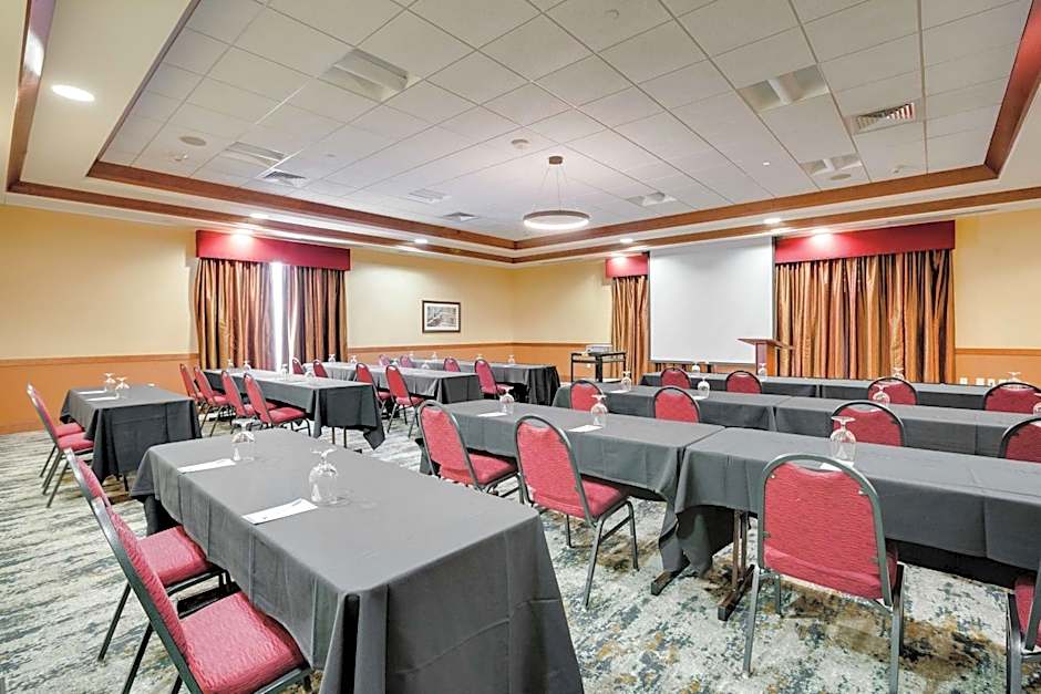 Hilton Garden Inn Milwaukee Airport