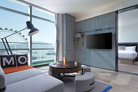 King Suite with Lake View