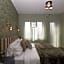 Happy Inn Rooms & Suites