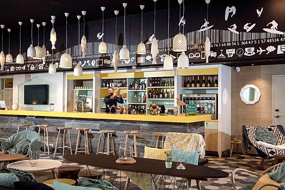 Hampton by Hilton Paris Clichy – Clichy, CA