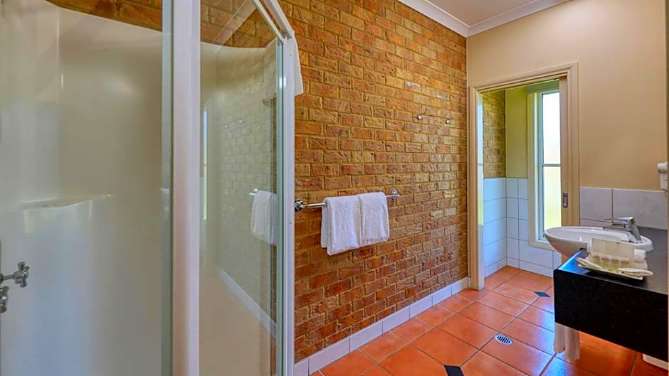 Bridges on Meninya Motel & Apartments