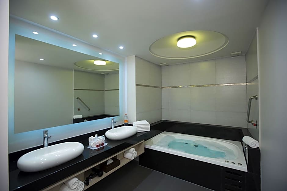 Holiday Inn Express Mexico - Toreo By IHG